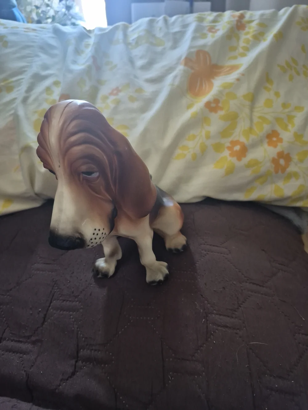 BREYER JOLLY CHOLLY Brown & Cream Basset Hound Dog Ceramic Figurine - Pet Décor